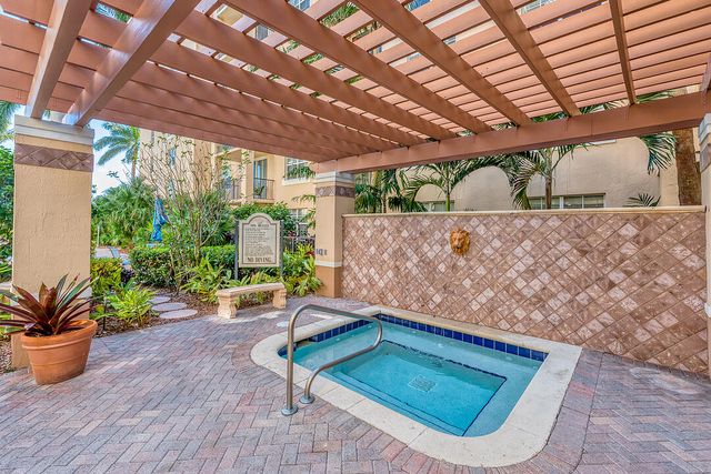 1801 N Flagler Drive 128, West Palm Beach, FL 33407