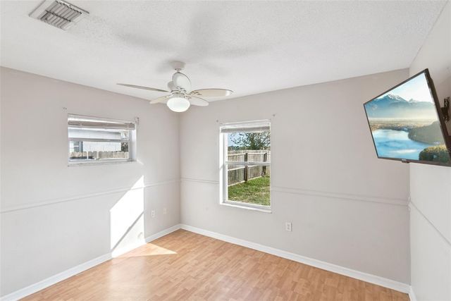 21 CAYMAN CIRCLE, Umatilla, FL 32784