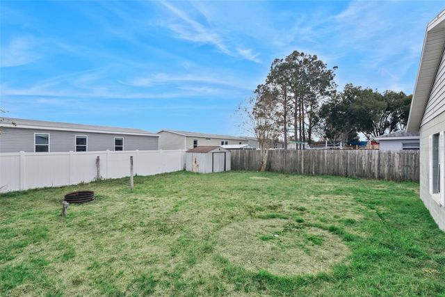 21 CAYMAN CIRCLE, Umatilla, FL 32784