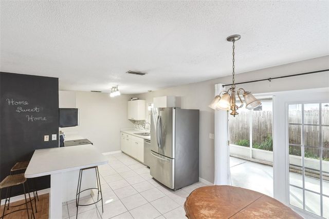 21 CAYMAN CIRCLE, Umatilla, FL 32784