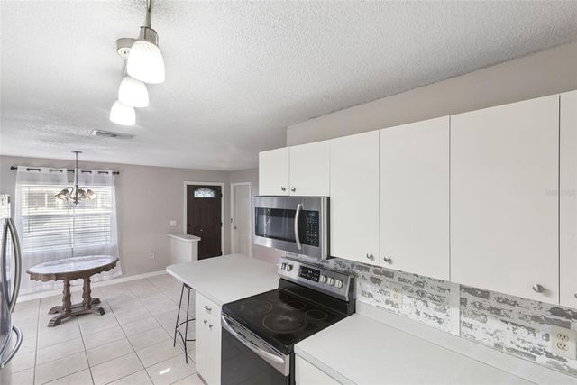 21 CAYMAN CIRCLE, Umatilla, FL 32784