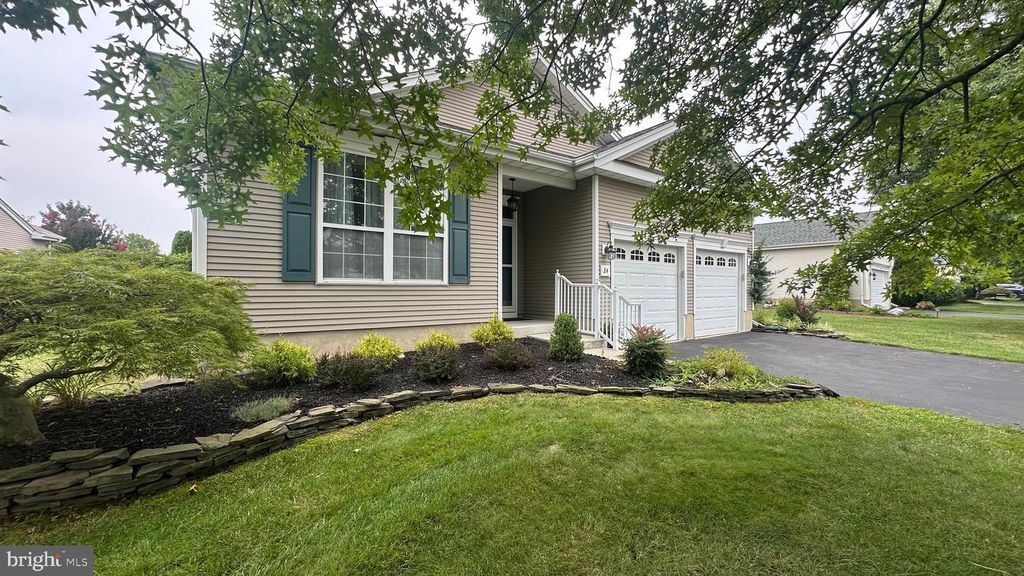 24 ELLINGTON DR, Columbus, NJ 08022