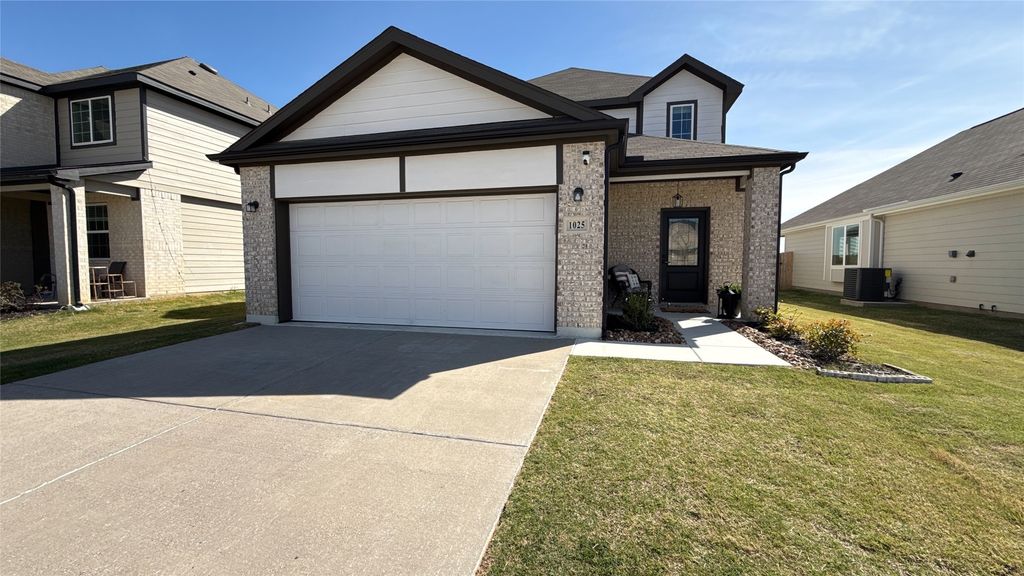 1025 Wind Drift Way, Fort Worth, TX 76131