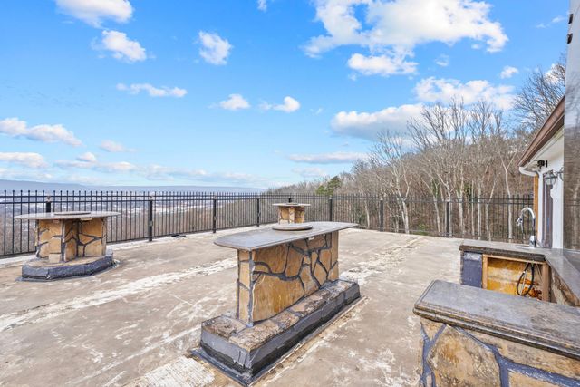 551 W Shadowlawn Drive, Chattanooga, TN 37404