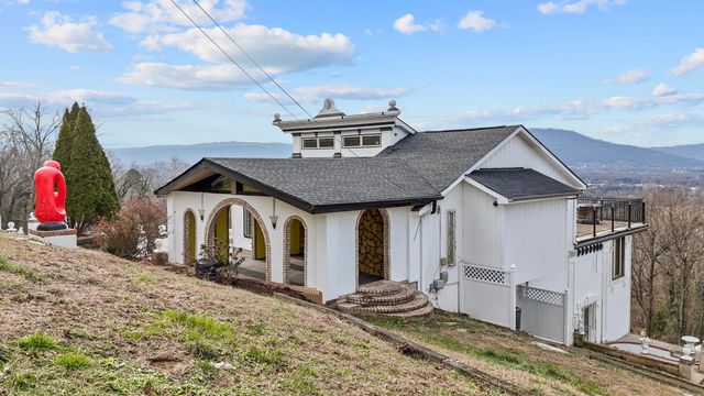 551 W Shadowlawn Drive, Chattanooga, TN 37404