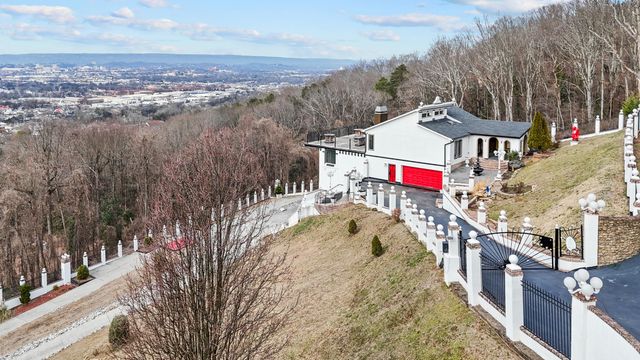 551 W Shadowlawn Drive, Chattanooga, TN 37404