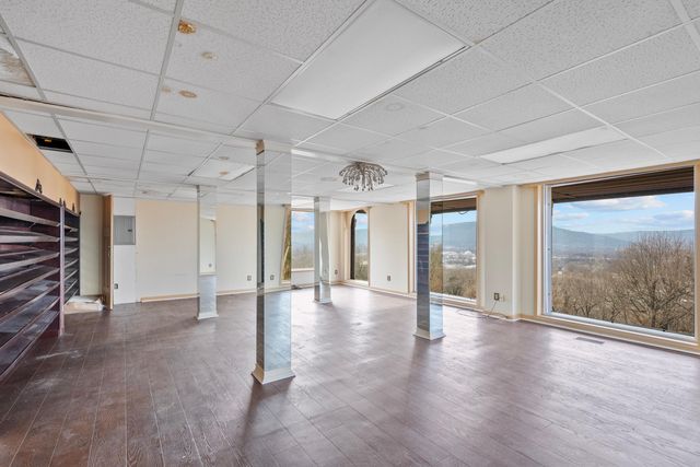 551 W Shadowlawn Drive, Chattanooga, TN 37404