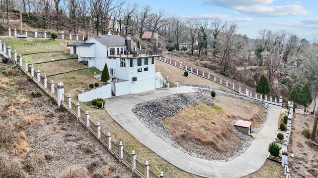 551 W Shadowlawn Drive, Chattanooga, TN 37404