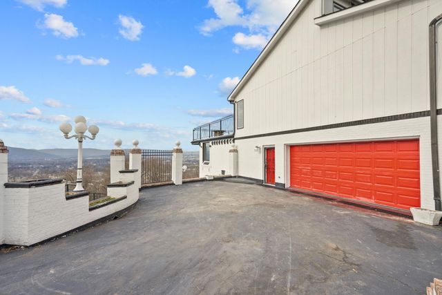 551 W Shadowlawn Drive, Chattanooga, TN 37404