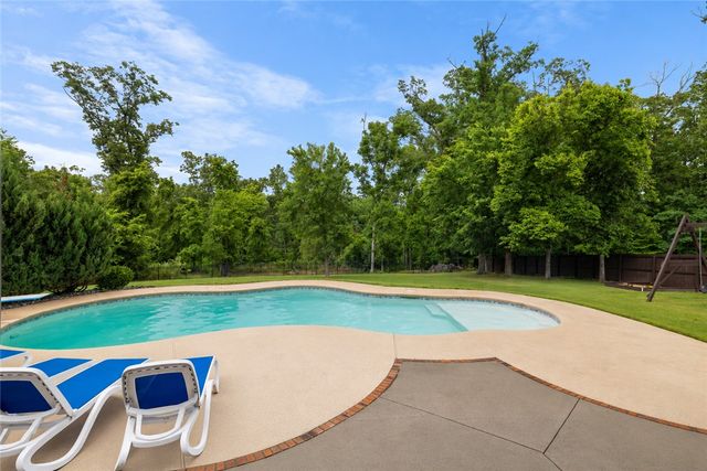1410 Le Chesnay Drive, Centerton, AR 72719