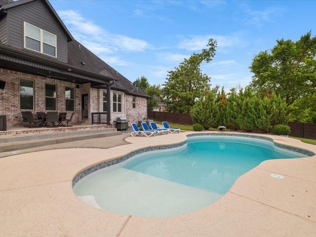 1410 Le Chesnay Drive, Centerton, AR 72719