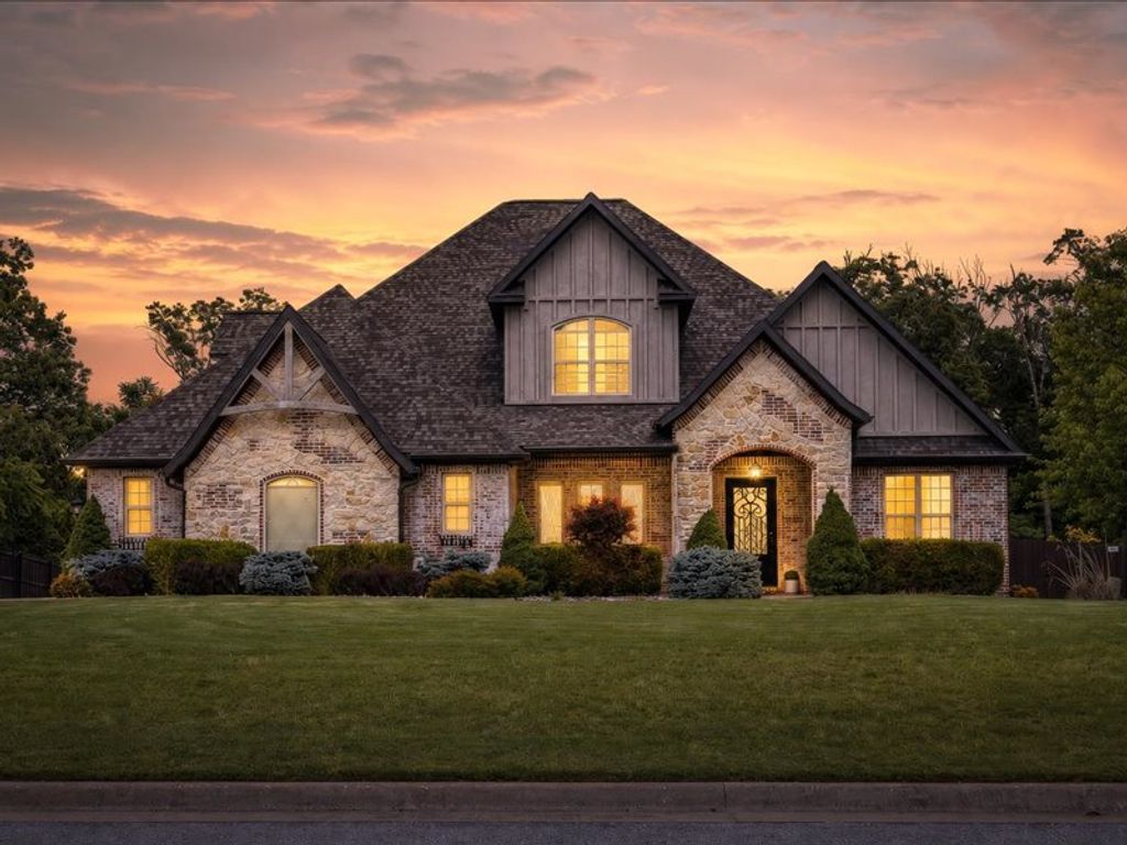 1410 Le Chesnay Drive, Centerton, AR 72719