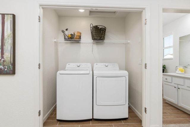 6576 E Clingstone Drive, Fresno, CA 93727