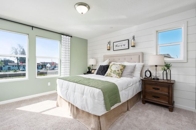 6576 E Clingstone Drive, Fresno, CA 93727