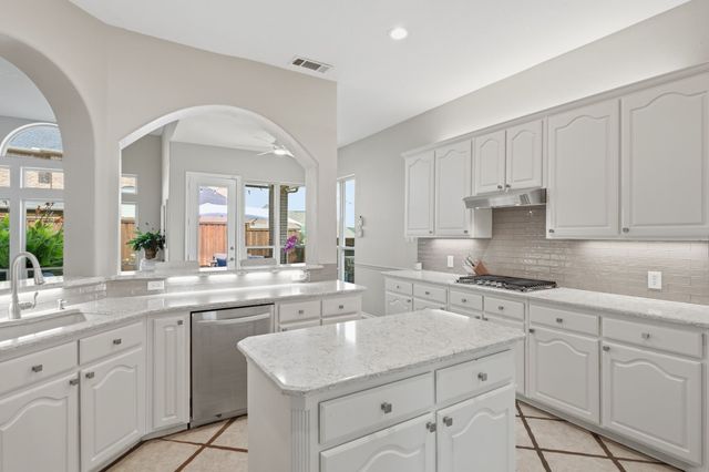 3326 Castlewood Boulevard, Highland Village, TX 75077