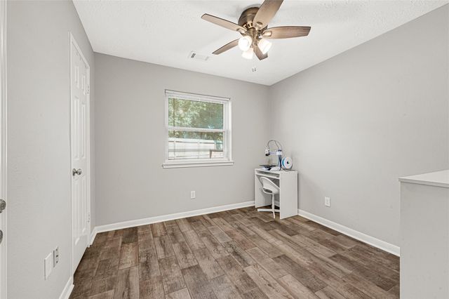 8607 Wood Drift Court, La Porte, TX 77571
