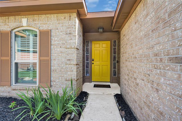 8607 Wood Drift Court, La Porte, TX 77571