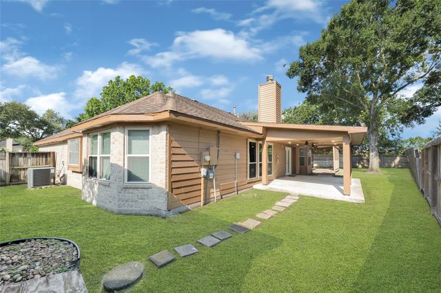 8607 Wood Drift Court, La Porte, TX 77571