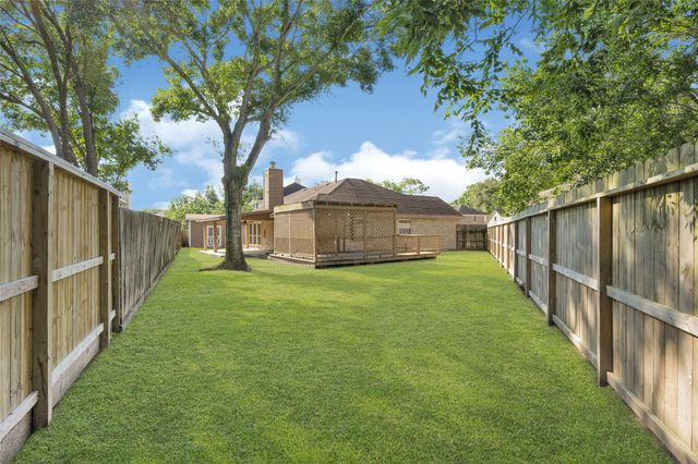8607 Wood Drift Court, La Porte, TX 77571