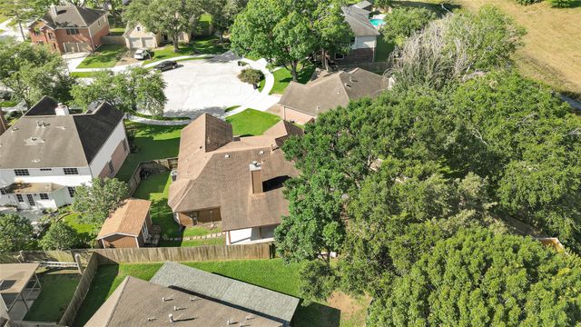 8607 Wood Drift Court, La Porte, TX 77571
