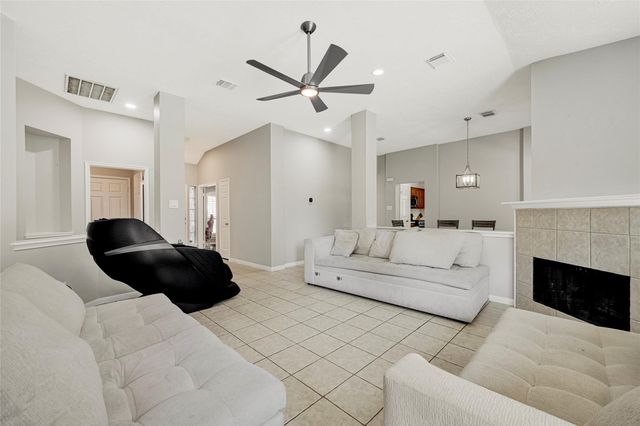 8607 Wood Drift Court, La Porte, TX 77571
