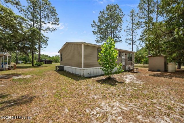 100 VIVIAN Drive, Palatka, FL 32177