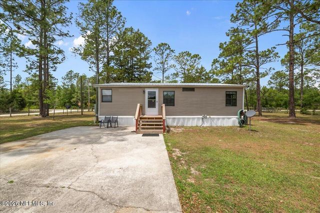 100 VIVIAN Drive, Palatka, FL 32177