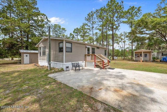 100 VIVIAN Drive, Palatka, FL 32177