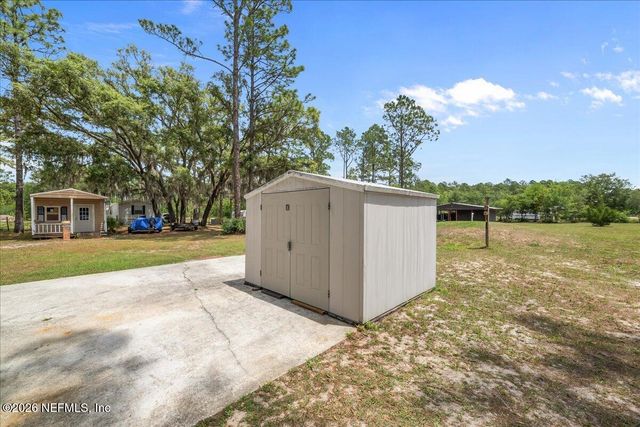 100 VIVIAN Drive, Palatka, FL 32177