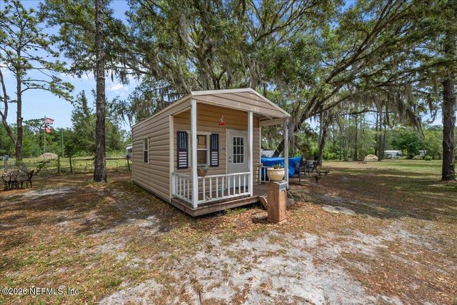 100 VIVIAN Drive, Palatka, FL 32177