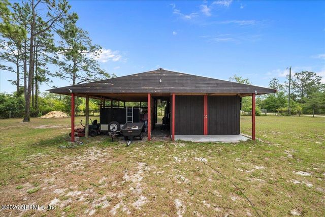 100 VIVIAN Drive, Palatka, FL 32177