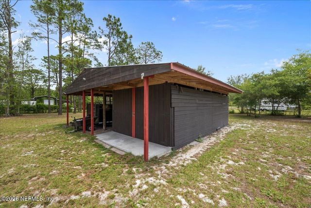 100 VIVIAN Drive, Palatka, FL 32177