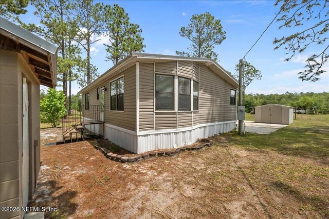 100 VIVIAN Drive, Palatka, FL 32177