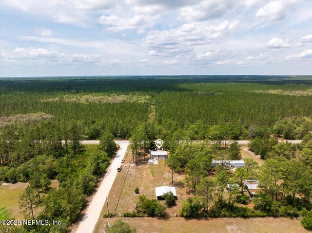 100 VIVIAN Drive, Palatka, FL 32177