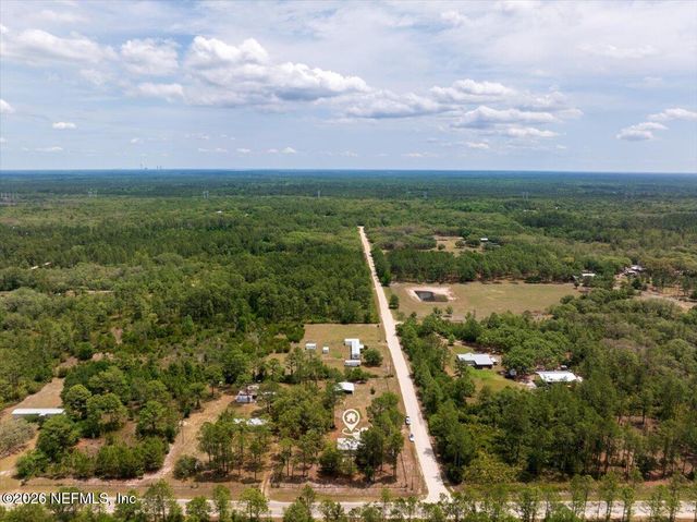 100 VIVIAN Drive, Palatka, FL 32177