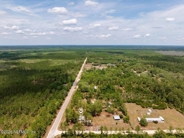 100 VIVIAN Drive, Palatka, FL 32177