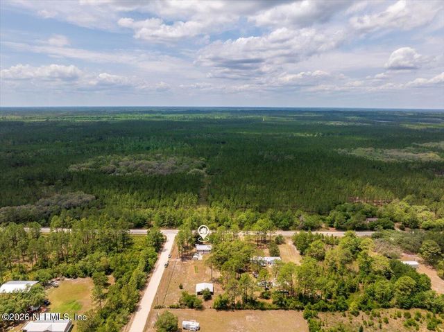 100 VIVIAN Drive, Palatka, FL 32177