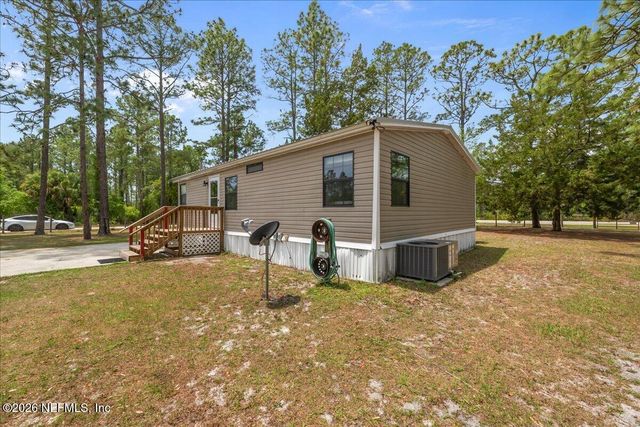 100 VIVIAN Drive, Palatka, FL 32177