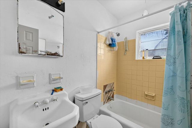 646 NE 38th Street, Oakland Park, FL 33334