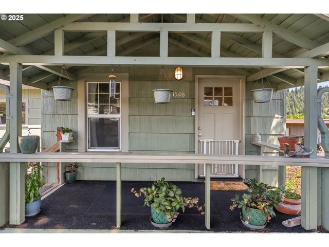 1508 SOUTHWEST Blvd, Coos Bay, OR 97420