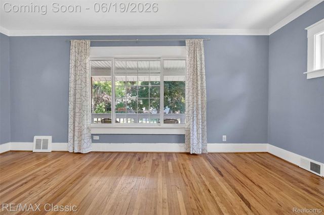 561 W Saratoga Street, Ferndale, MI 48220