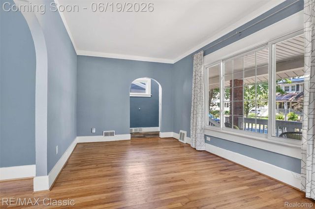 561 W Saratoga Street, Ferndale, MI 48220