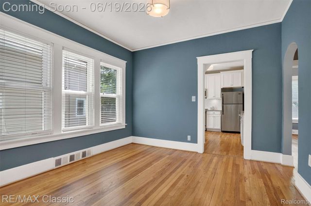 561 W Saratoga Street, Ferndale, MI 48220