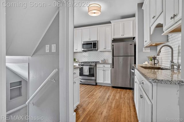 561 W Saratoga Street, Ferndale, MI 48220