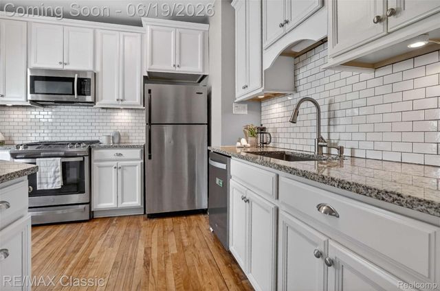 561 W Saratoga Street, Ferndale, MI 48220