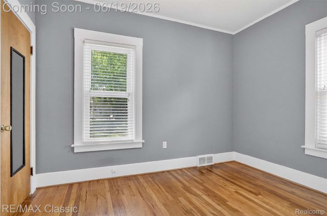 561 W Saratoga Street, Ferndale, MI 48220
