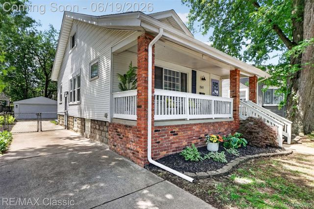 561 W Saratoga Street, Ferndale, MI 48220