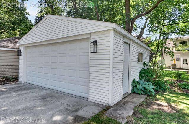 561 W Saratoga Street, Ferndale, MI 48220
