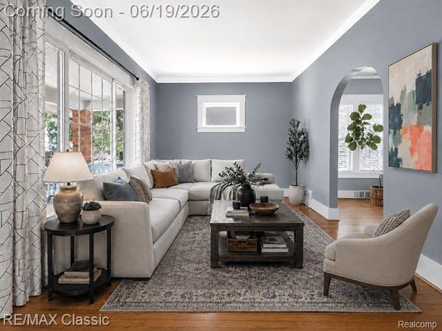 561 W Saratoga Street, Ferndale, MI 48220