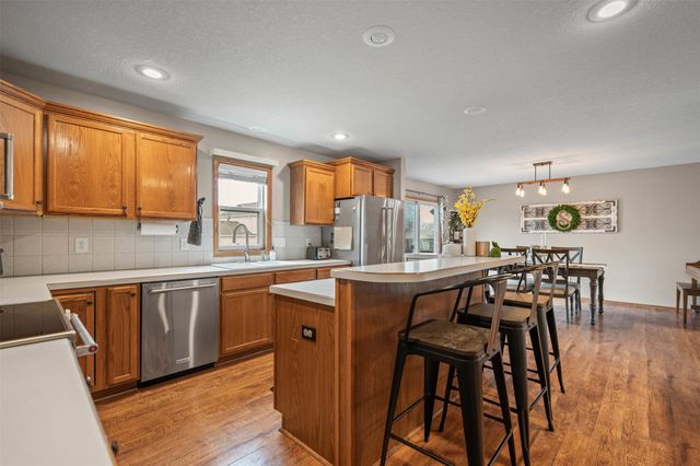 12323 Tanglewood Drive, Urbandale, IA 50323